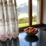 Poschiavo Maiensaess Auf 1400m Le Prese