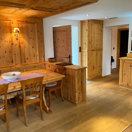 Poschiavo Maiensaess Auf 1400m Daire