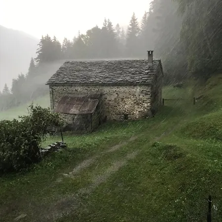 Poschiavo Maiensaess Auf 1400m