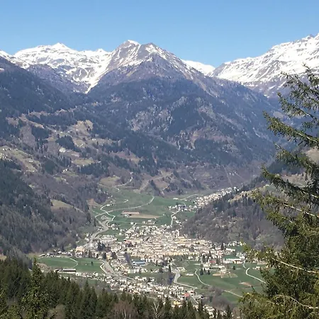 Poschiavo Maiensaess Auf 1400m Daire Le Prese